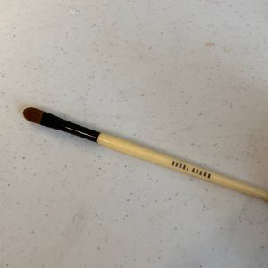 Bobbi Brown concealer blending brush